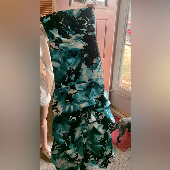 Prom dress - Picture 2 of 2